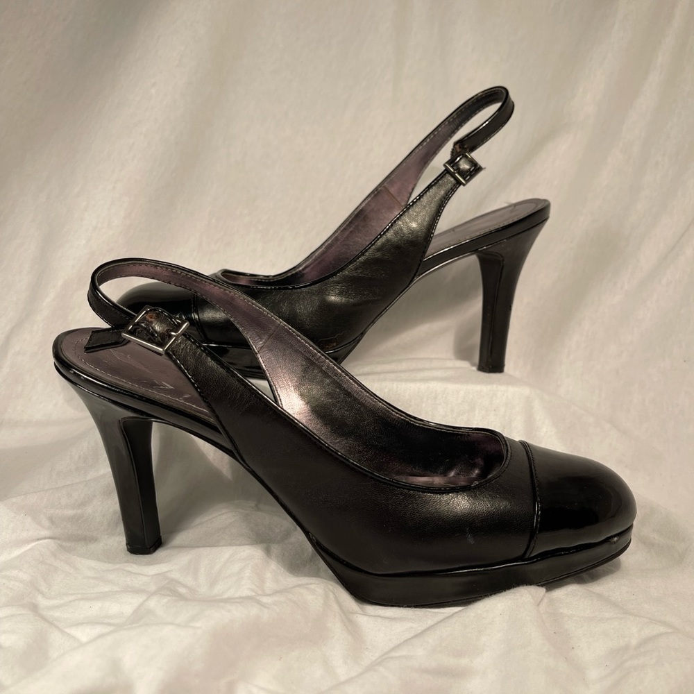 Tahari “London” Leather Slingback Heel Cap Toe Black, Size 9.5
